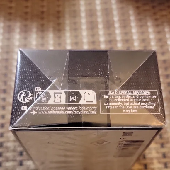 Yves Saint Laurent Libre Le Parfum Gold and Black - Picture 4 of 4